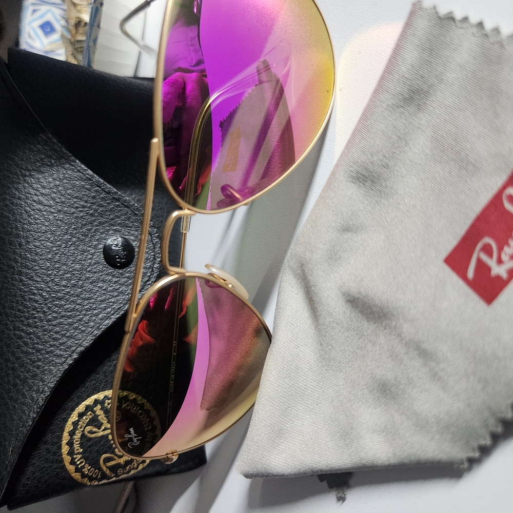 Ray-Ban Gold Pink Aviator Sunglasses with Gradient Lenses